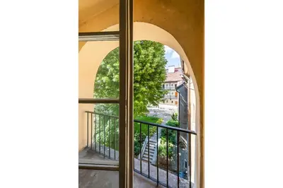 Balkon lub taras w obiekcie Comfortable Old Town Apartment by BookingHost