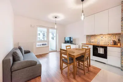 Kuchnia lub aneks kuchenny w obiekcie Saska Kępa Bright Apartament by BookingHost