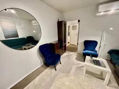 Część wypoczynkowa w obiekcie BLUE 3 metro WiFi 1 Gbs 75'TV Netflix Disney HBO Max AppleTV Amazon