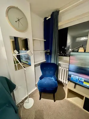 Telewizja i/lub zestaw kina domowego w obiekcie BLUE 3 metro WiFi 1 Gbs 75'TV Netflix Disney HBO Max AppleTV Amazon