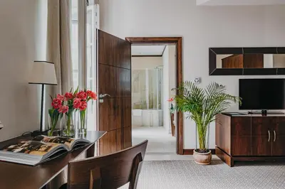 Telewizja i/lub zestaw kina domowego w obiekcie Mamaison Le Regina Boutique Hotel