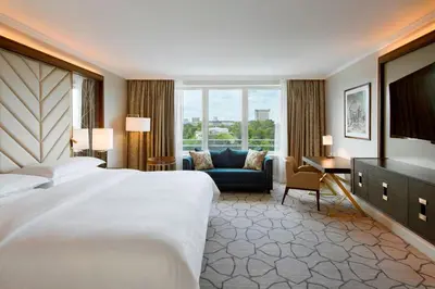 Łóżko lub łóżka w pokoju w obiekcie Sheraton Grand Warsaw
