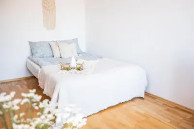 Łóżko lub łóżka w pokoju w obiekcie SuperApart Marszałkowska 83 - Blisko PKiN i Metra