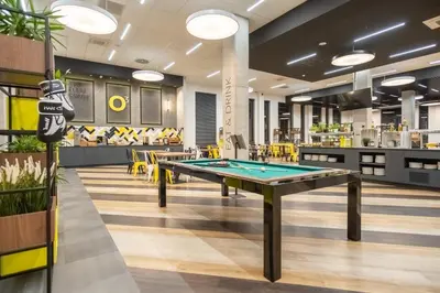 Stół bilardowy w obiekcie o3Hotel