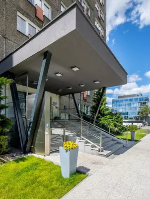 Budynek, w którym mieści się hotel