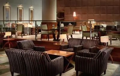 Część wypoczynkowa w obiekcie Regent Warsaw Hotel