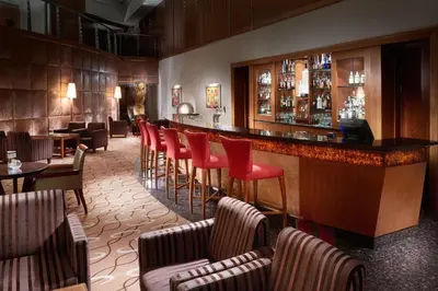 Hol lub bar w obiekcie Regent Warsaw Hotel