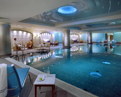 Basen w obiekcie Regent Warsaw Hotel lub w pobliżu