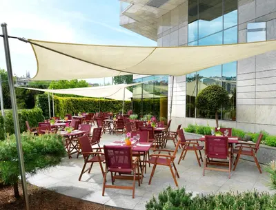Restauracja lub miejsce do jedzenia w obiekcie Regent Warsaw Hotel