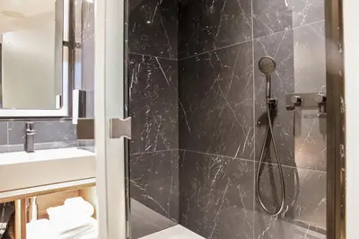 Łazienka w obiekcie Golden Tulip Warszawa Centrum