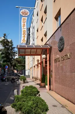 Budynek, w którym mieści się hotel