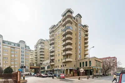 Budynek, w którym mieści się apartament