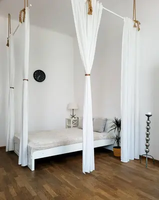 Łóżko lub łóżka w pokoju w obiekcie Przytulne apartamenty Nowy Świat Centrum Lok 1