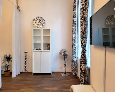 Telewizja i/lub zestaw kina domowego w obiekcie Przytulne apartamenty Nowy Świat Centrum Lok 1