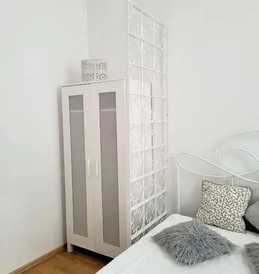Łóżko lub łóżka w pokoju w obiekcie Przytulne apartamenty w centrum Warszawy Lok 2