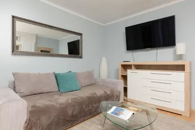 Telewizja i/lub zestaw kina domowego w obiekcie Warsaw Mokotów Lakeside Family Apartment by Noclegi Renters