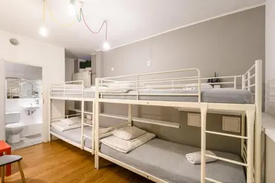 Łóżko lub łóżka w pokoju w obiekcie Tatamka Hostel