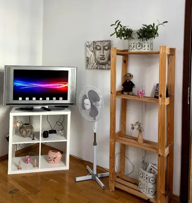 Telewizja i/lub zestaw kina domowego w obiekcie Apartamenty dobowe w centrum Warszawy Lok 3