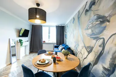 Telewizja i/lub zestaw kina domowego w obiekcie Nowogrodzka 78 - Apartament dla 4 osób - 200m od Szpitala Klinicznego na Lindleya - 1km do Dworca Centralnego - Wifi - Smart TV 45 cali