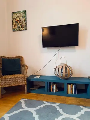 Telewizja i/lub zestaw kina domowego w obiekcie Apartamenty w centrum Warszawu Lok 4