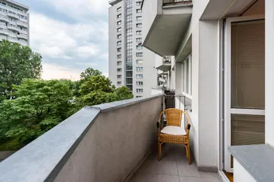 Balkon lub taras w obiekcie Solec Powiśle Apartment by BookingHost