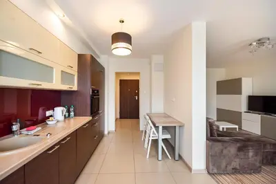 Kuchnia lub aneks kuchenny w obiekcie Metro Kondratowicza Spacious Apartment by BookingHost