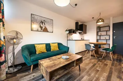 Część wypoczynkowa w obiekcie Ogród Saski Colored Studio by BookingHost