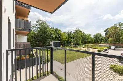 Ogród w obiekcie SuperApart Fort Wola 12c - Blisko Wola Park i Progresja