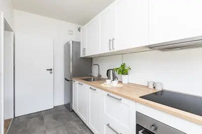 Kuchnia lub aneks kuchenny w obiekcie SuperApart Fort Wola 12c - Blisko Wola Park i Progresja
