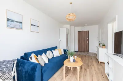 Telewizja i/lub zestaw kina domowego w obiekcie SuperApart Fort Wola 12c - Blisko Wola Park i Progresja