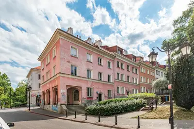 Budynek, w którym mieści się apartament