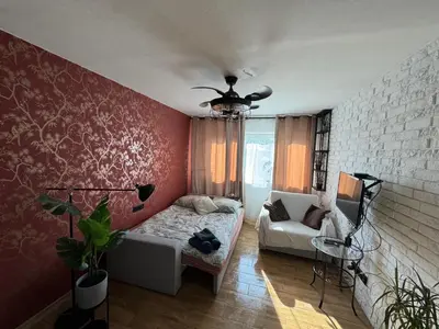 Łóżko lub łóżka w pokoju w obiekcie Kameralna kawalerka w stylu loftu blisko centrum