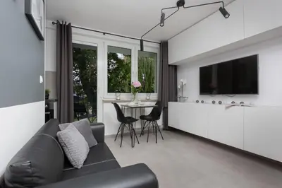 Telewizja i/lub zestaw kina domowego w obiekcie Metro Wierzbno Cozy Studio Mokotów by Noclegi Renters