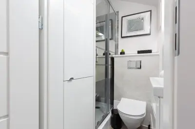 Łazienka w obiekcie Metro Wierzbno Cozy Studio Mokotów by Noclegi Renters