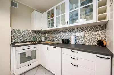 Kuchnia lub aneks kuchenny w obiekcie Royal Route Marvelous Apartment by BookingHost