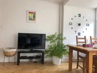 Telewizja i/lub zestaw kina domowego w obiekcie Comfortable and cosy apartment 3 beds-city center
