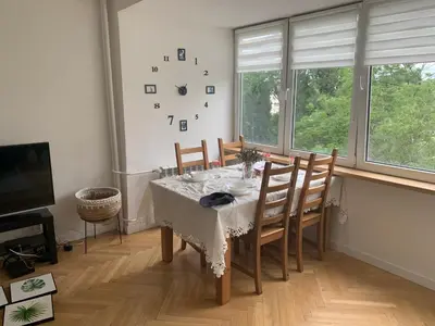 Telewizja i/lub zestaw kina domowego w obiekcie Comfortable and cosy apartment 3 beds-city center