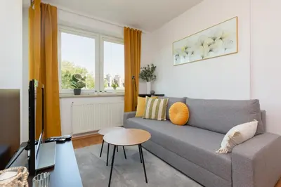 Część wypoczynkowa w obiekcie Cozy Apartment with Balcony Warszawa by Noclegi Renters