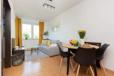 Część wypoczynkowa w obiekcie Cozy Apartment with Balcony Warszawa by Noclegi Renters