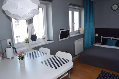 Łóżko lub łóżka w pokoju w obiekcie Be my Guest - Hoża Studio - PKiN super Centrum Metro Wi-Fi