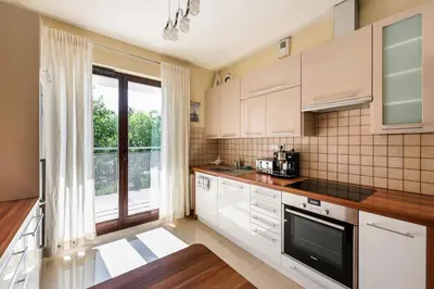 Kuchnia lub aneks kuchenny w obiekcie Green District 2BR AirConditioned P by BookingHost