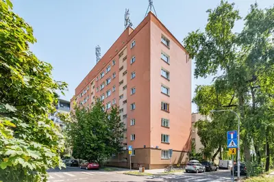 Budynek, w którym mieści się apartament
