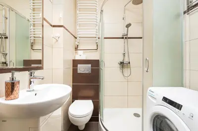 Łazienka w obiekcie Podchorążych 41 by Homeprime