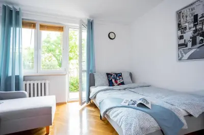 Łóżko lub łóżka w pokoju w obiekcie SuperApart Plac Dąbrowskiego 12 - Blisko PKiN i Metra
