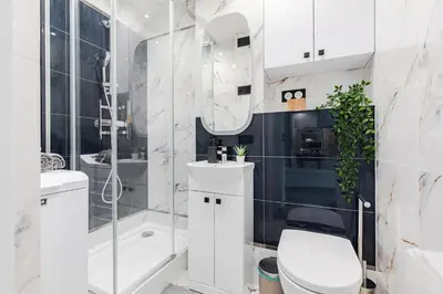 Łazienka w obiekcie SuperApart Saska 48a, Sleek 6th-Floor Studio with Balcony & Elevator Access