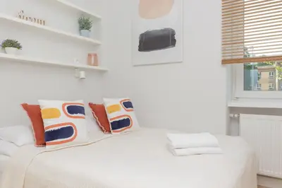 Łóżko lub łóżka w pokoju w obiekcie Karolkowa Apartments Warsaw by Noclegi Renters