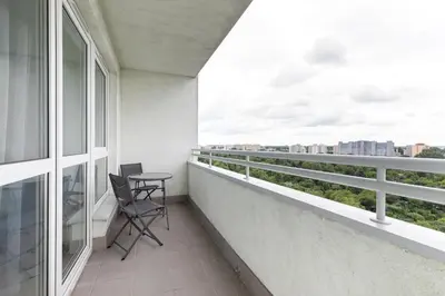 Balkon lub taras w obiekcie Sierpińskiego 1A - Studio with Balcony & Desk - Remote Work by Noclegi Renters
