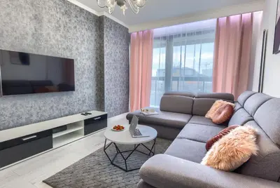 Telewizja i/lub zestaw kina domowego w obiekcie Wola Luxury Stay