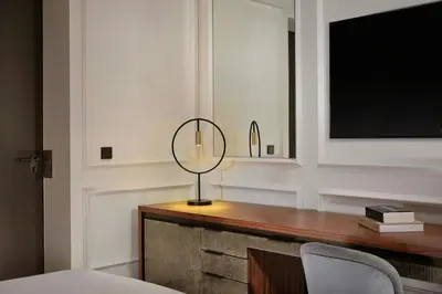 Telewizja i/lub zestaw kina domowego w obiekcie Hotel Verte, Warsaw, Autograph Collection