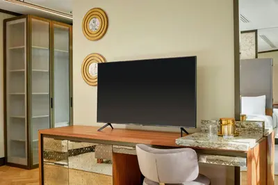 Telewizja i/lub zestaw kina domowego w obiekcie Hotel Verte, Warsaw, Autograph Collection